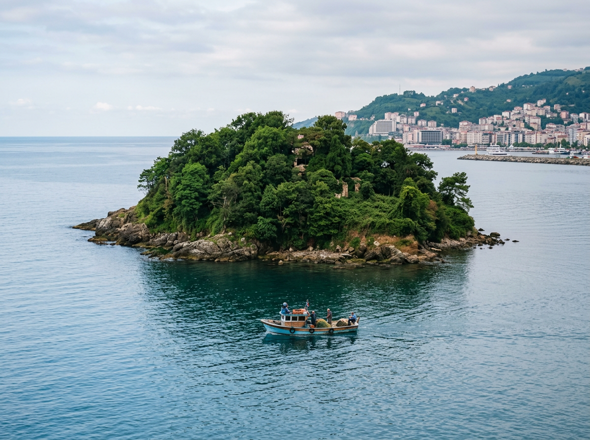Denizdeki ormanlık Giresun Adası
